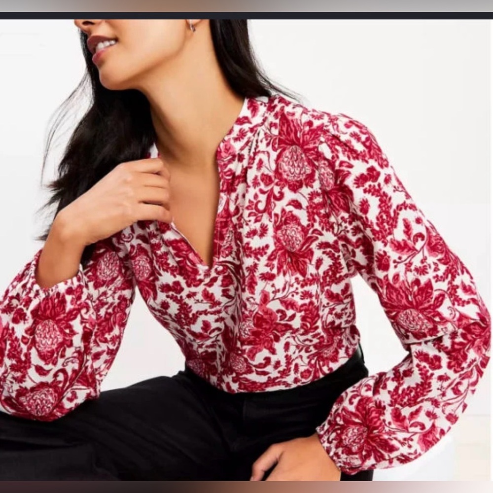 LOFT Red and White Floral V-Neck Blouse. Size Large Petite
